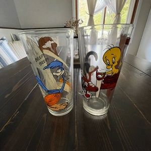 Set of two 1976 Warner Bros. Collector Series glasses